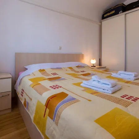 Two-bedroom Near Sea 5 *