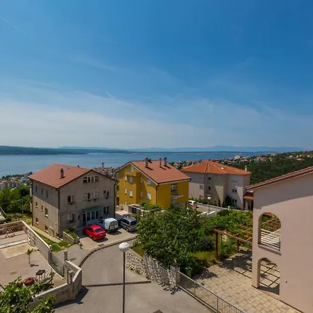 Two-bedroom Near Sea 5 Crikvenica