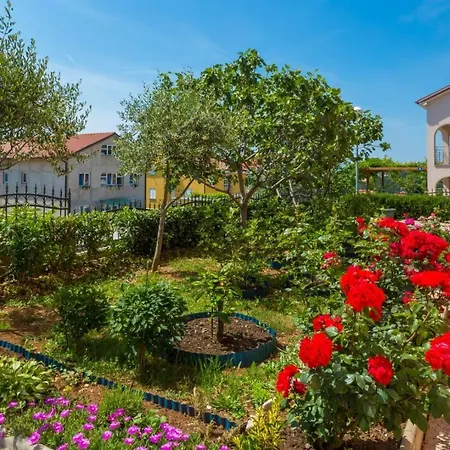 Two-bedroom Near Sea 5