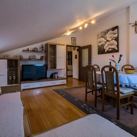 Two-bedroom Near Sea 5
