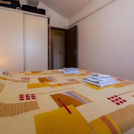 Two-bedroom Near Sea 5 Crikvenica